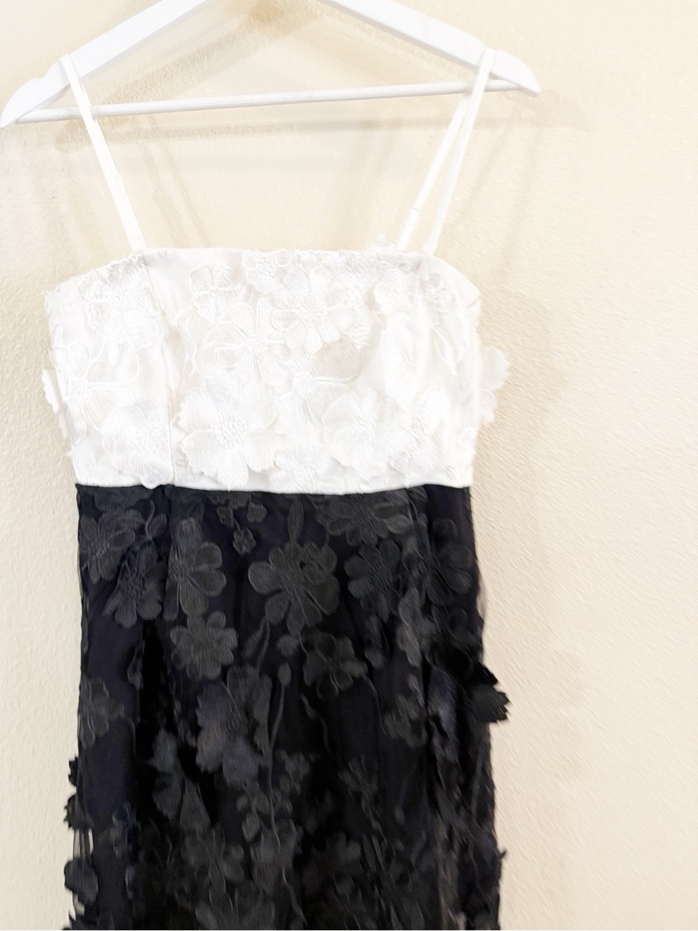 Endless Rose Floral Appliqué Colorblock Midi Dress in White & Black NEW Size S - Picture 9 of 11